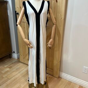 Pio Aiva White and Black Maxi Dress